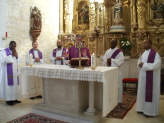 La Eucaristía fue presidida por el Superior Provincial de los Misioneros de Mariannhill en España, P. Lino Herrero Prieto CMM, quien dirigió unas breves palabras de acogida a los asistentes.
