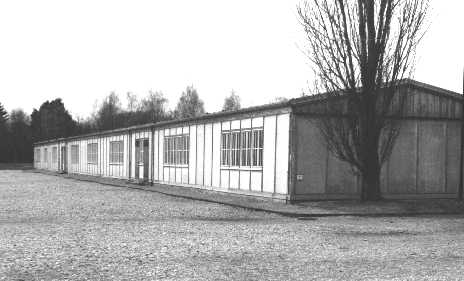 3.- EL CONVENTO MÁS GRANDE DEL MUNDO: El P. Johannes Maria Lenz, SJ llamó al Campo de Concentración de Dachau “el convento más grande del mundo”, pues en alguna ocasión llegó a haber, allí detenidos, hasta 3.000 clérigos. 