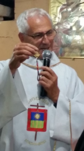 Tras la imposición de la cruz, le fueron entregadas, también, las llaves del convento donde reside la comunidad de los Misioneros de Mariannhill en Bosa-Bogotá, como símbolo de que la Congregación le ha abierto sus puertas.