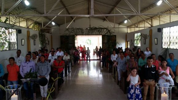 En Montañas del Totumo (Casanare): A la salida de la misa dominical parroquial, que contó con la presencia de un nutrido grupo de fieles,…