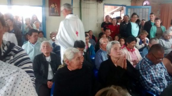 En Bosa (Bogotá): El día comenzó con la ya tradicional Misa con los enfermos y por los enfermos de la parroquia, presidida por el P. David Fernández Díez CMM, quien también les impartió la unción de enfermos durante la celebración. 